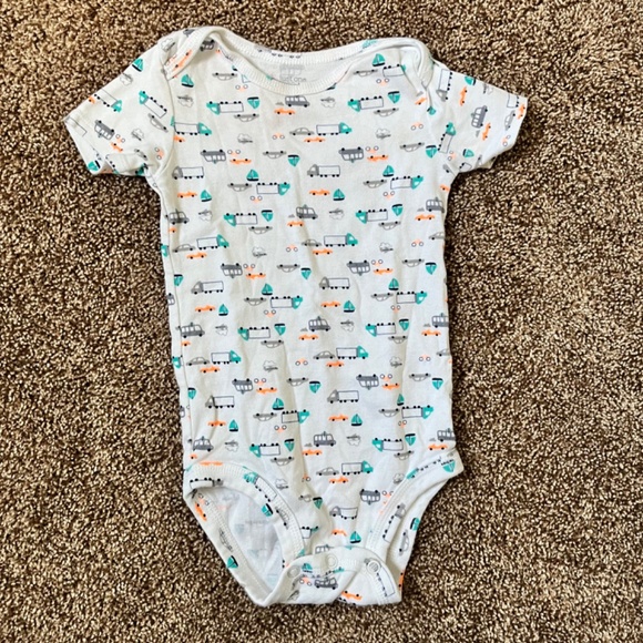 8-Piece Bundle: 7 Short-Sleeved Onesies, 1 T-shirt, Size 18 Months, Carter’s etc - Picture 6 of 10